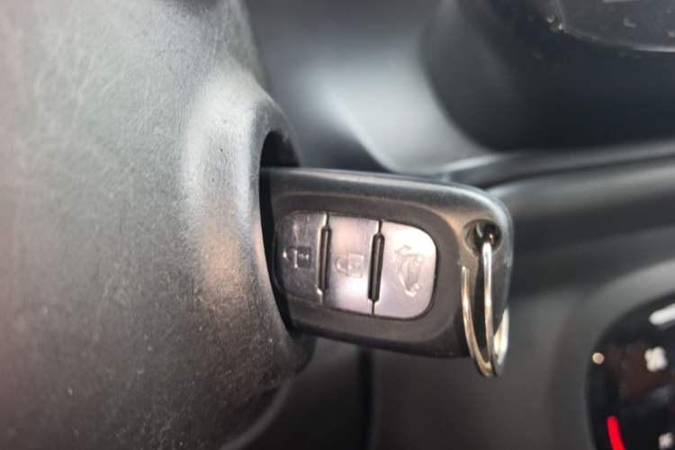 Used smart fortwo 2015 1.0L 52 kW hardtop Dynamic version Vehicle Key