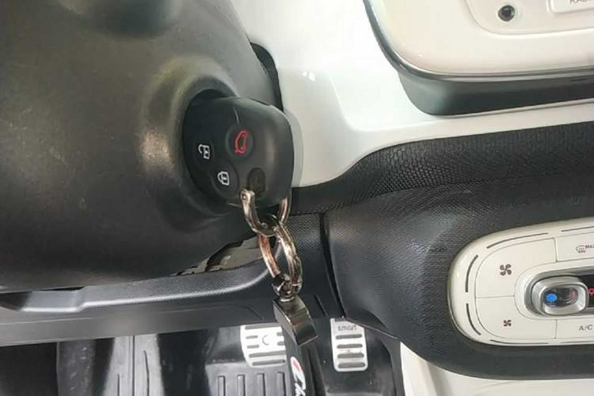 Used smart fortwo 2015 1.0L 52 kW Hardtop Passion Edition Vehicle Key