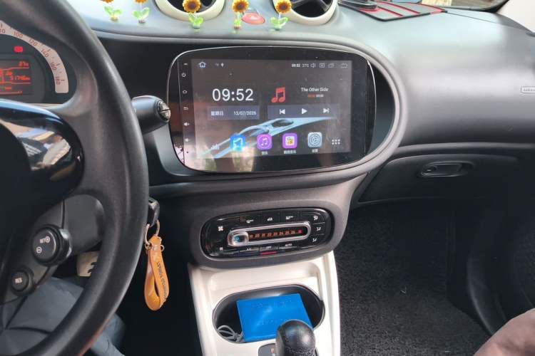 Used smart fortwo 2015 1.0L 52 kW hardtop Dynamic version Audio And AC Panel