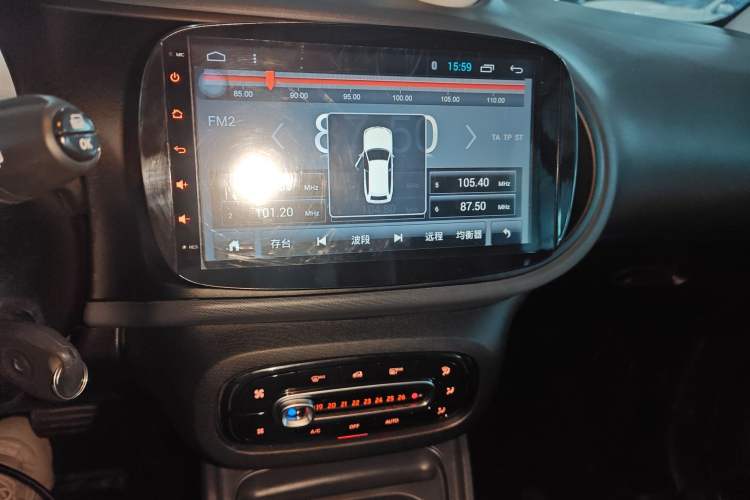 Used smart fortwo 2015 1.0L 52 kW hardtop Dynamic version Audio And AC Panel