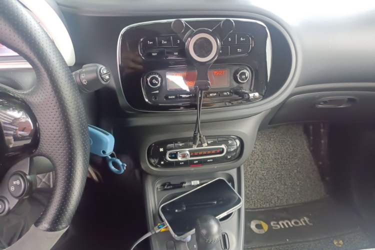 Used smart fortwo 2015 1.0L 52 kW hardtop Dynamic version Audio And AC Panel