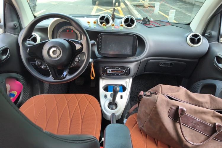 Used smart fortwo 2015 1.0L 52 kW hardtop Dynamic version Center Console