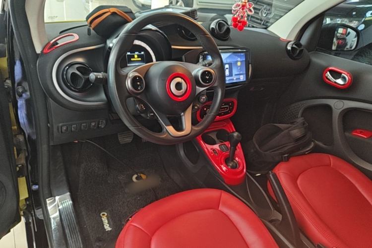 Used smart fortwo 2015 1.0L 52 kW Hardtop Passion Edition Center Console