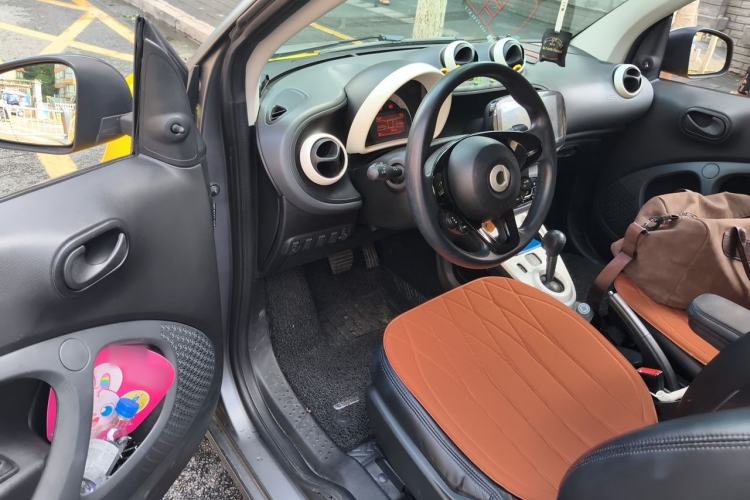 Used smart fortwo 2015 1.0L 52 kW hardtop Dynamic version Driver Seat