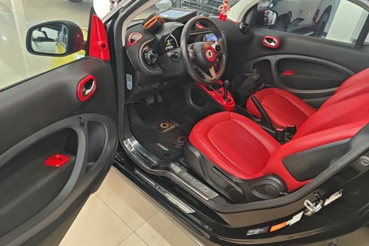 Used smart fortwo 2015 1.0L 52 kW Hardtop Passion Edition Driver Seat