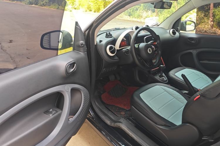 Used smart fortwo 2015 1.0L 52 kW hardtop Dynamic version Driver Seat