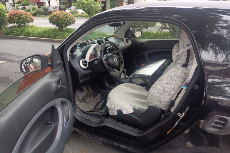 Used smart fortwo 2015 1.0L 52 kW hardtop Dynamic version Driver Seat