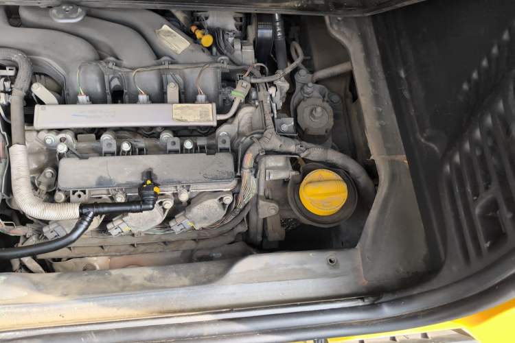 Used smart fortwo 2015 1.0L 52 kW hardtop Dynamic version Engine Bay Left