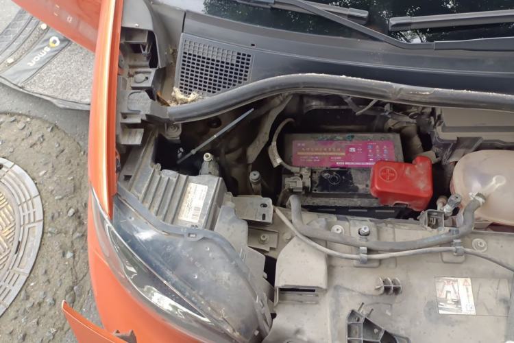 Used smart fortwo 2015 1.0L 52 kW hardtop Dynamic version Engine Bay Right