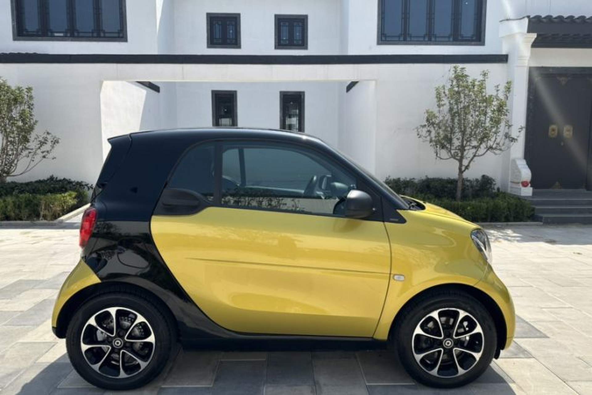 Used smart fortwo 2015 1.0L 52 kW Hardtop Passion Edition Exterior 2