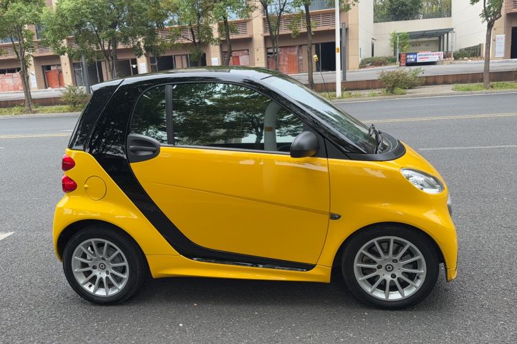 Used smart fortwo 2015 1.0 MHD Comfort Travel Edition Exterior 2