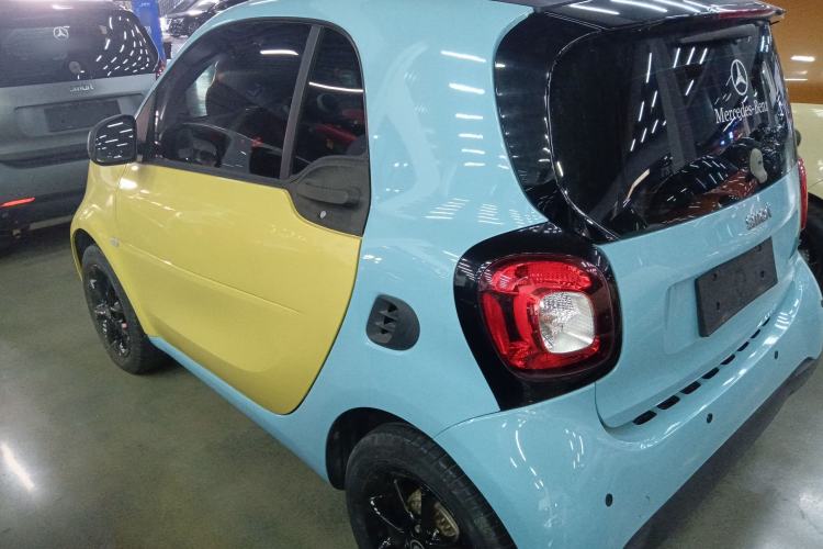 Used smart fortwo 2015 1.0L 52 kW hardtop Dynamic version Exterior 3