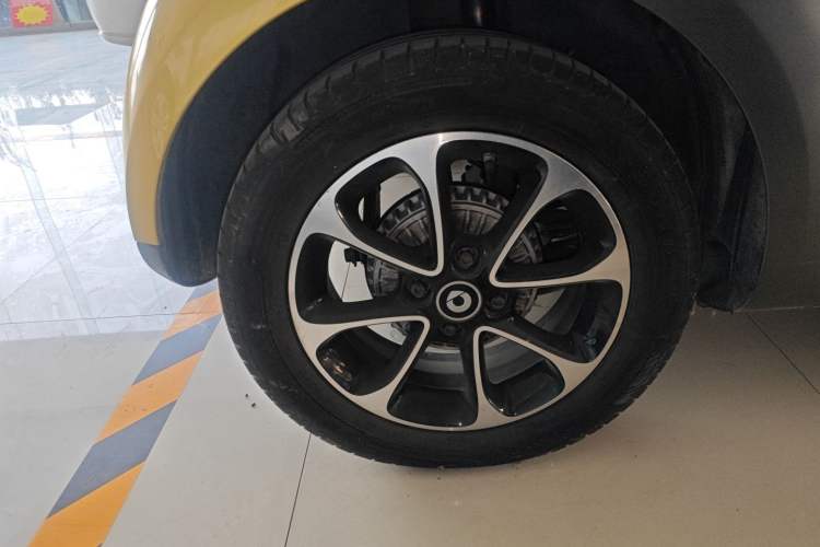 Used smart fortwo 2015 1.0L 52 kW Hardtop Passion Edition Exterior 4