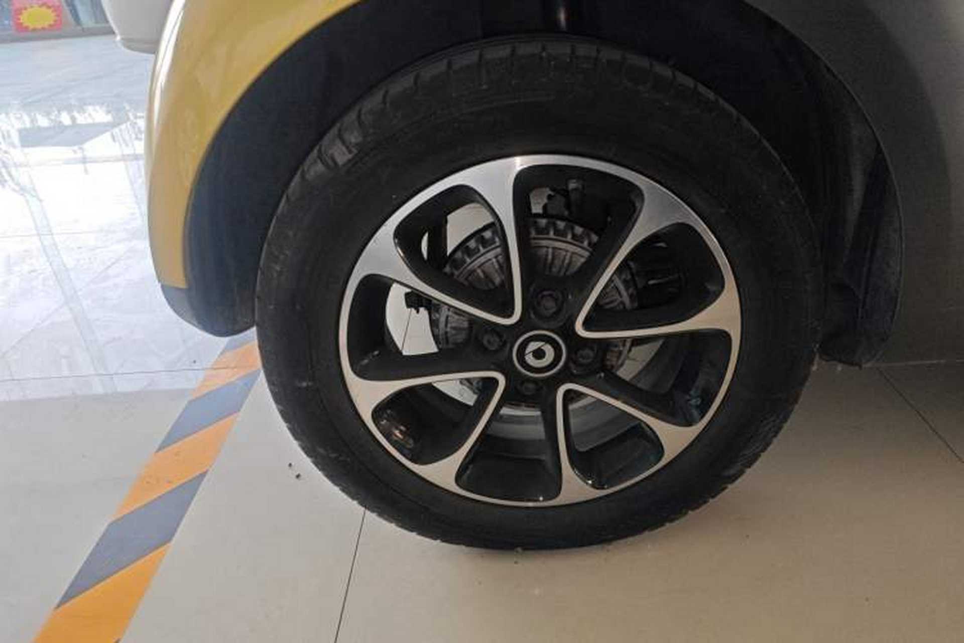 Used smart fortwo 2015 1.0L 52 kW Hardtop Passion Edition Exterior 4