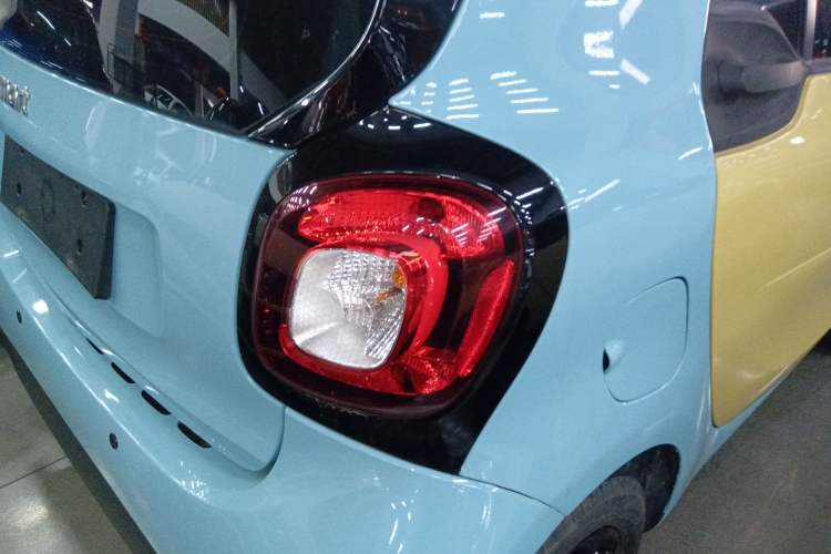 Used smart fortwo 2015 1.0L 52 kW hardtop Dynamic version Exterior 6