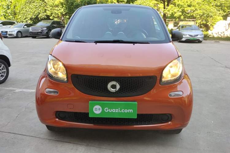 Used smart fortwo 2015 1.0L 52 kW hardtop Dynamic version Front