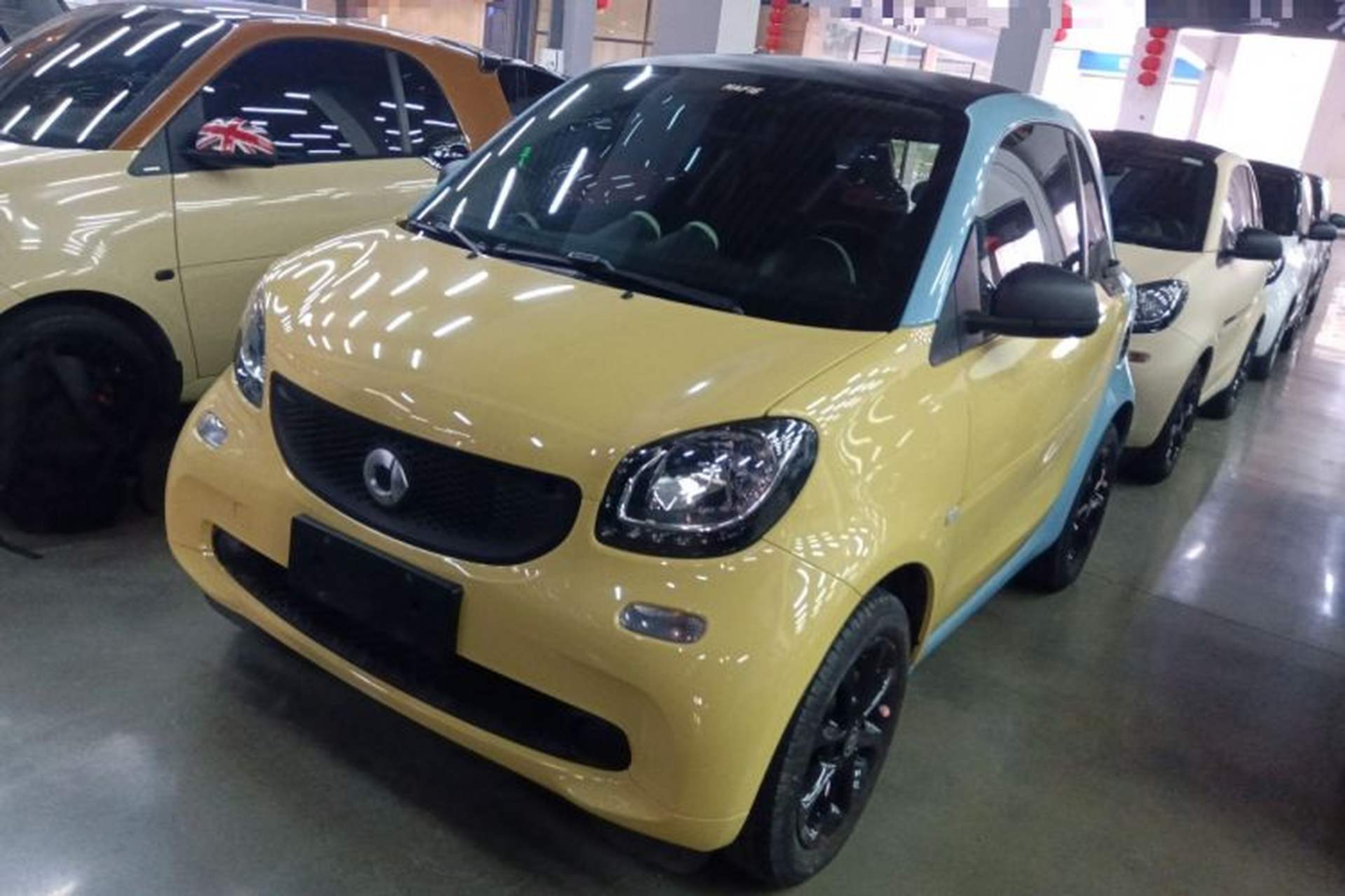 Used smart fortwo 2015 1.0L 52 kW hardtop Dynamic version Front Left 45 Deg