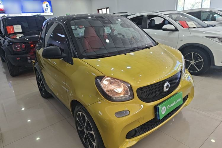 Used smart fortwo 2015 1.0L 52 kW Hardtop Passion Edition Front Right 45 Deg