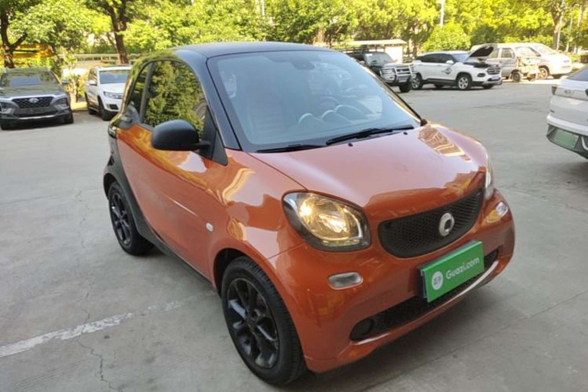 Used smart fortwo 2015 1.0L 52 kW hardtop Dynamic version Front Right 45 Deg