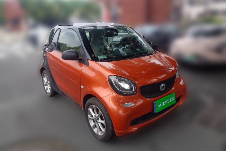Used smart fortwo 2015 1.0L 52 kW hardtop Dynamic version Front Right 45 Deg