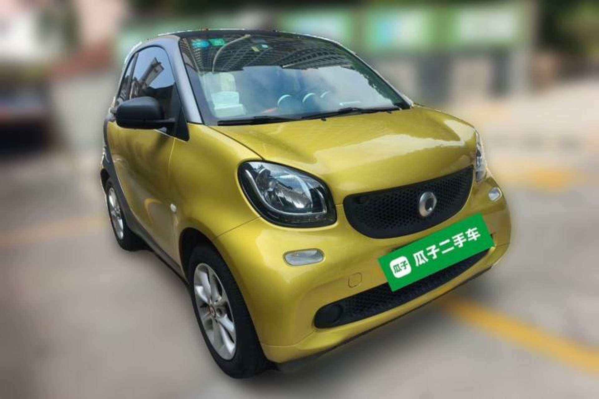 Used smart fortwo 2015 1.0L 52 kW hardtop Dynamic version Front Right 45 Deg