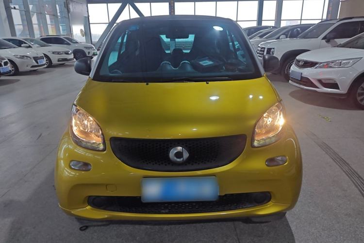 Used smart fortwo 2015 1.0L 52 kW hardtop Dynamic version Front