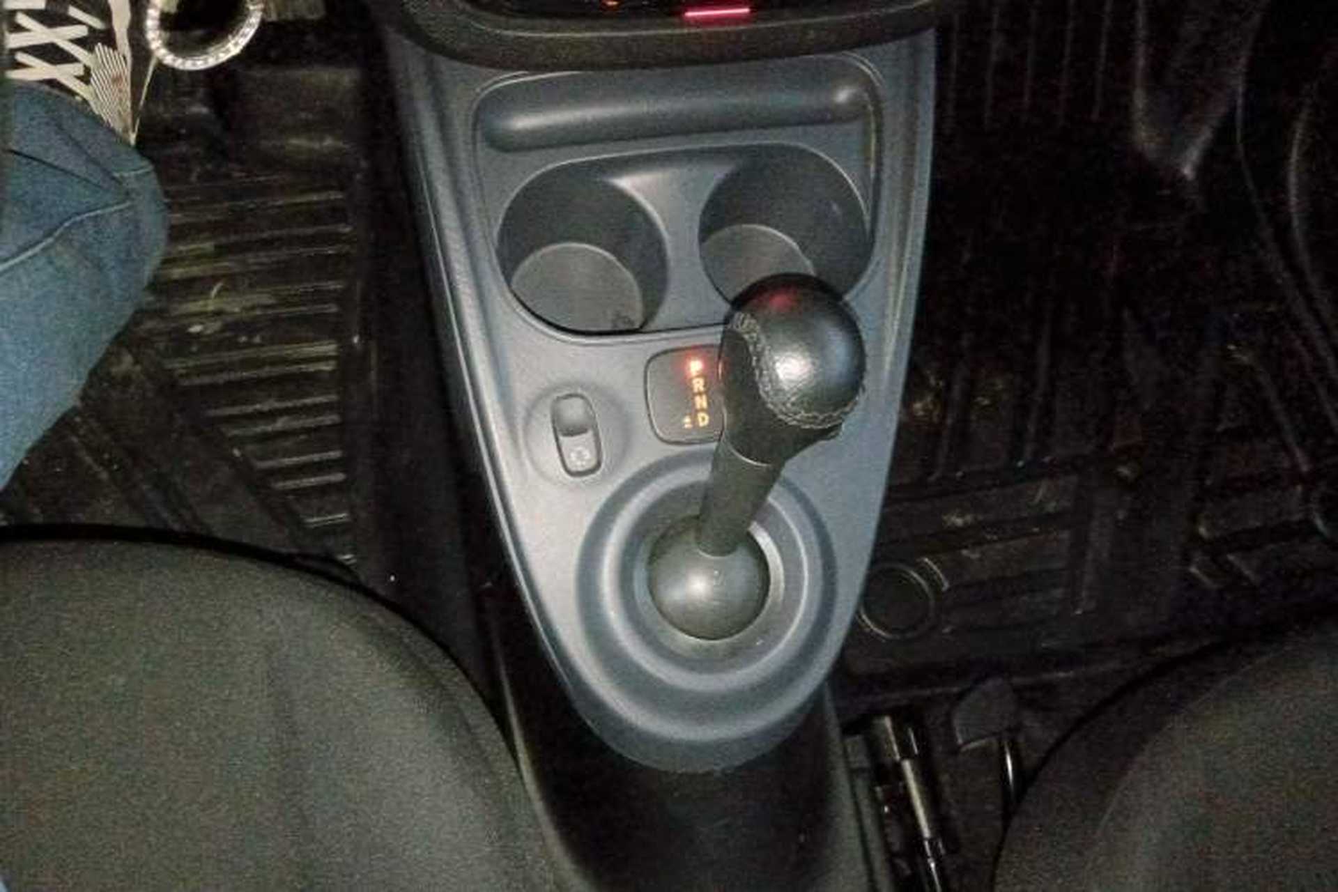 Used smart fortwo 2015 1.0L 52 kW hardtop Dynamic version Gear Lever
