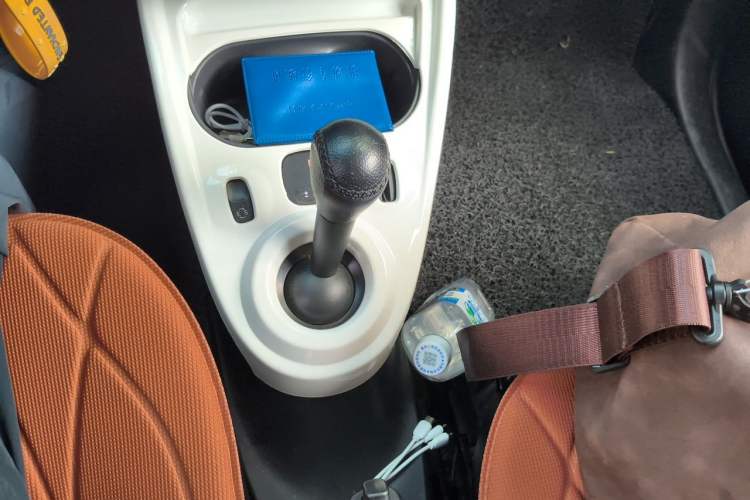 Used smart fortwo 2015 1.0L 52 kW hardtop Dynamic version Gear Lever
