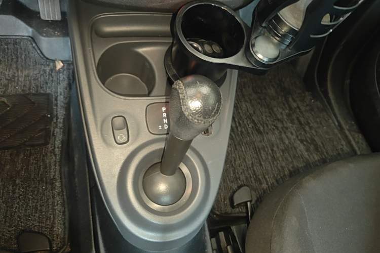 Used smart fortwo 2015 1.0L 52 kW hardtop Dynamic version Gear Lever