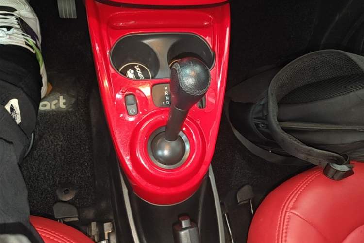 Used smart fortwo 2015 1.0L 52 kW Hardtop Passion Edition Gear Lever