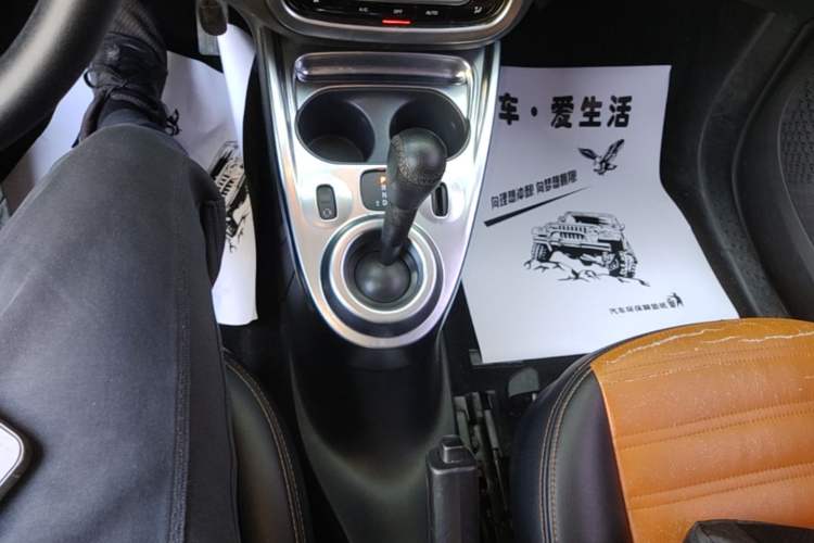 Used smart fortwo 2015 1.0L 52 kW hardtop Dynamic version Gear Lever