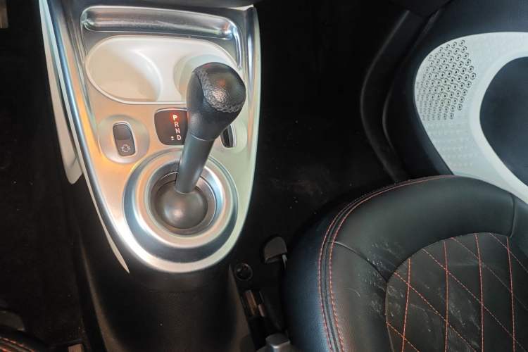 Used smart fortwo 2015 1.0L 52 kW Hardtop Passion Edition Gear Lever