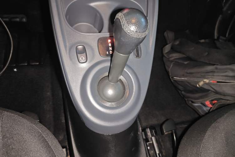 Used smart fortwo 2015 1.0L 52 kW hardtop Dynamic version Gear Lever