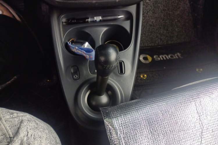 Used smart fortwo 2015 1.0L 52 kW hardtop Dynamic version Gear Lever