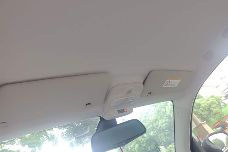Used smart fortwo 2015 1.0L 52 kW hardtop Dynamic version Headliner