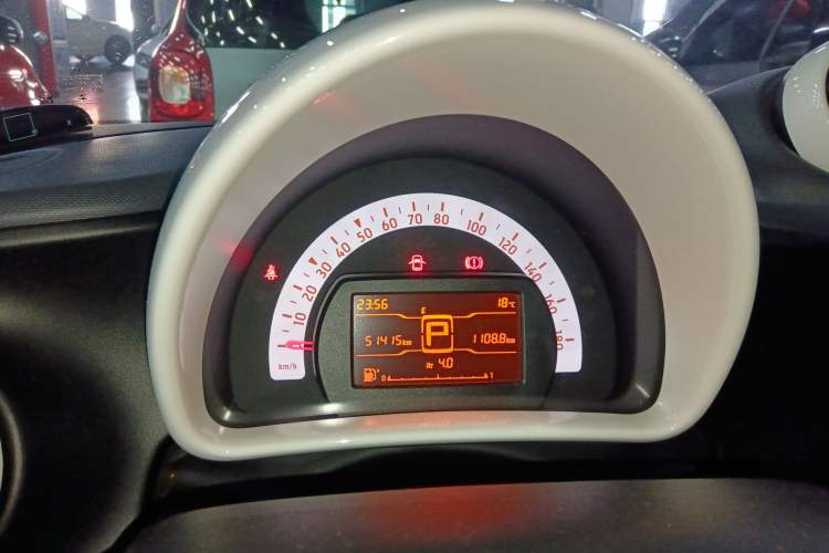 Used smart fortwo 2015 1.0L 52 kW hardtop Dynamic version Instrument Cluster