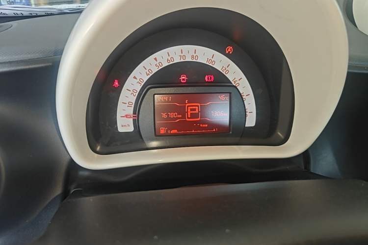 Used smart fortwo 2015 1.0L 52 kW hardtop Dynamic version Instrument Cluster