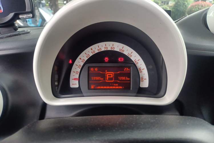 Used smart fortwo 2015 1.0L 52 kW hardtop Dynamic version Instrument Cluster