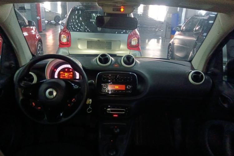 Used smart fortwo 2015 1.0L 52 kW hardtop Dynamic version Interior 2