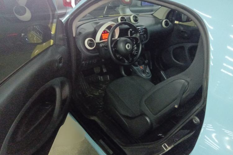 Used smart fortwo 2015 1.0L 52 kW hardtop Dynamic version Interior 3
