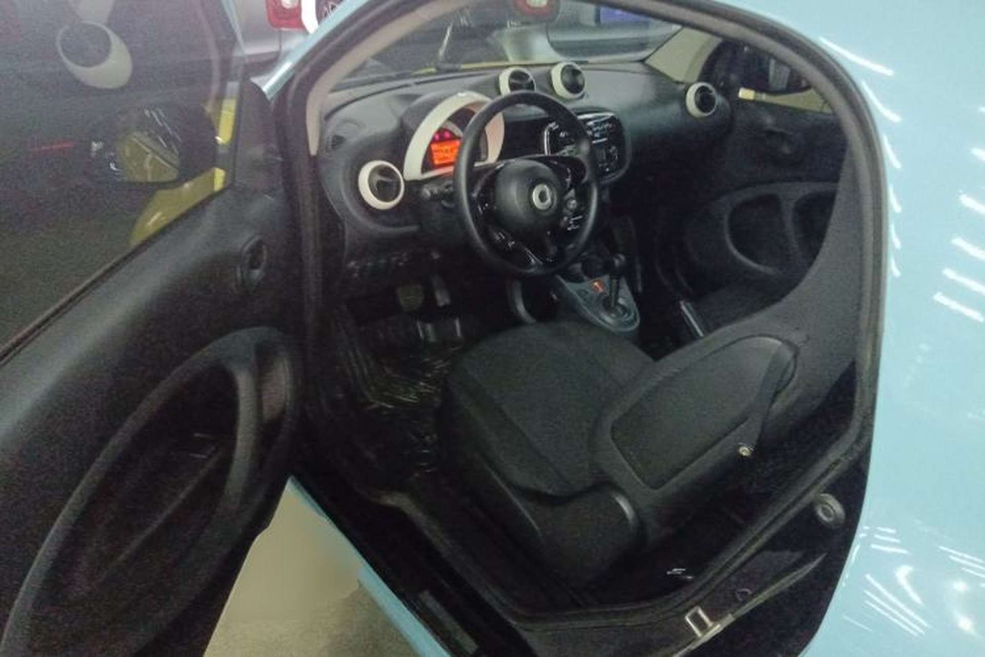 Used smart fortwo 2015 1.0L 52 kW hardtop Dynamic version Interior 3