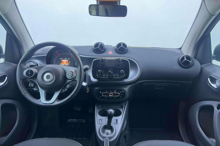 Used smart fortwo 2015 1.0L 52 kW Hardtop Passion Edition Interior 3