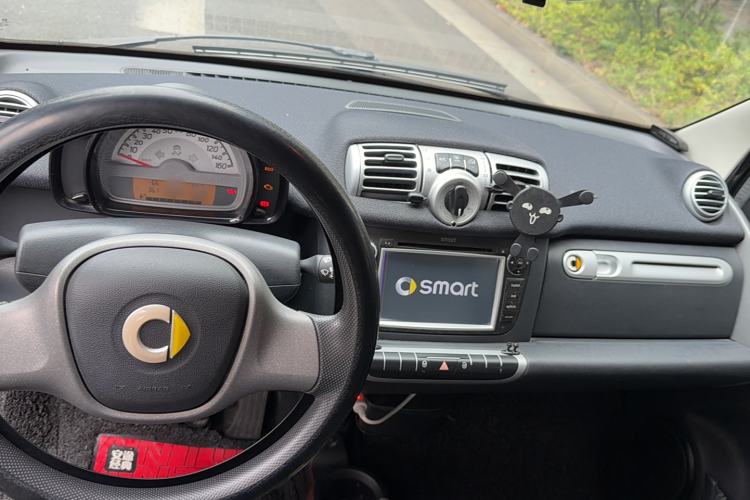 Used smart fortwo 2015 1.0 MHD Comfort Travel Edition Interior 3