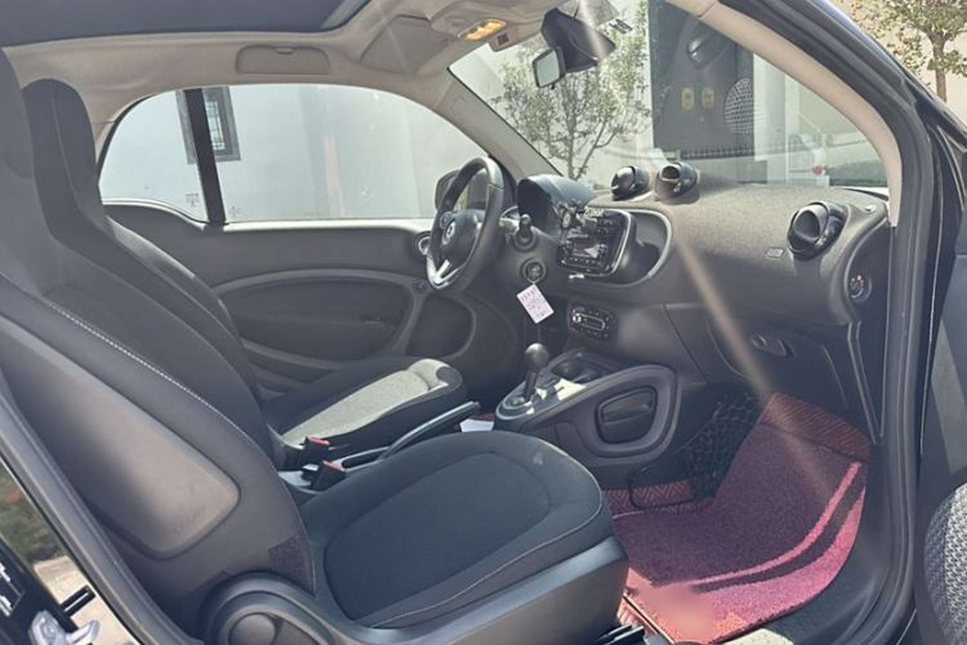 Used smart fortwo 2015 1.0L 52 kW Hardtop Passion Edition Interior 4