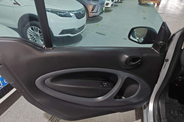 Used smart fortwo 2015 1.0L 52 kW hardtop Dynamic version Left Front Door Interior