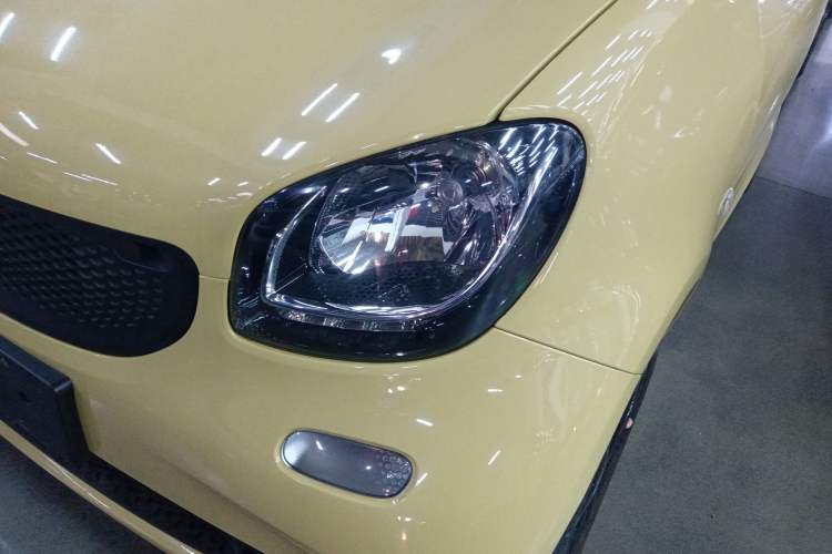 Used smart fortwo 2015 1.0L 52 kW hardtop Dynamic version Left Front Headlight