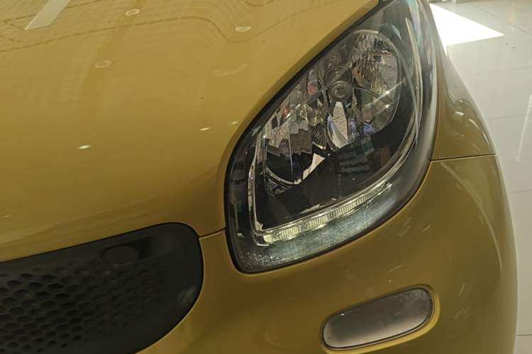 Used smart fortwo 2015 1.0L 52 kW hardtop Dynamic version Left Front Headlight