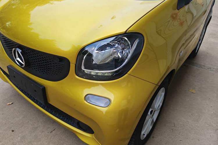 Used smart fortwo 2015 1.0L 52 kW hardtop Dynamic version Left Front Headlight