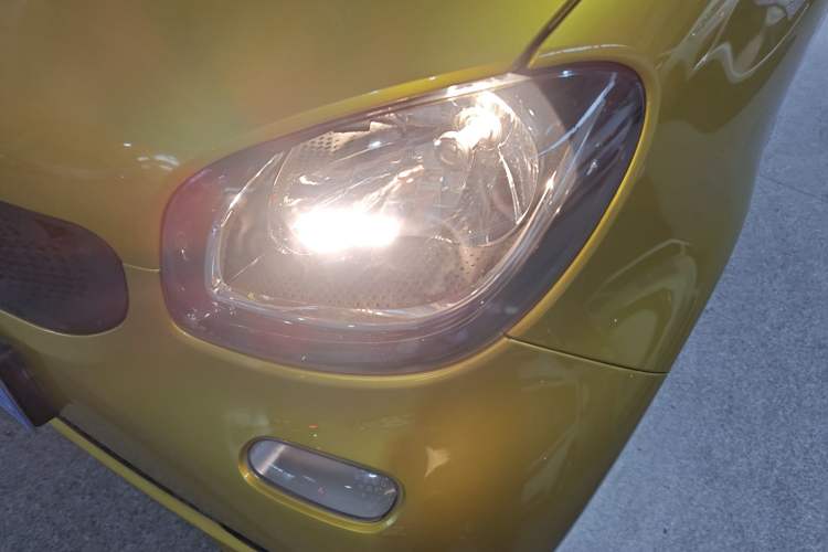Used smart fortwo 2015 1.0L 52 kW hardtop Dynamic version Left Front Headlight