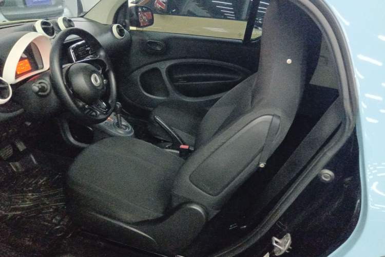 Used smart fortwo 2015 1.0L 52 kW hardtop Dynamic version Left Front Seat